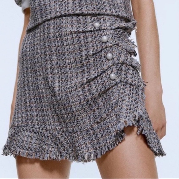 Zara Dresses & Skirts - Zara Tweed Mini Skirt w| Pearl Buttons